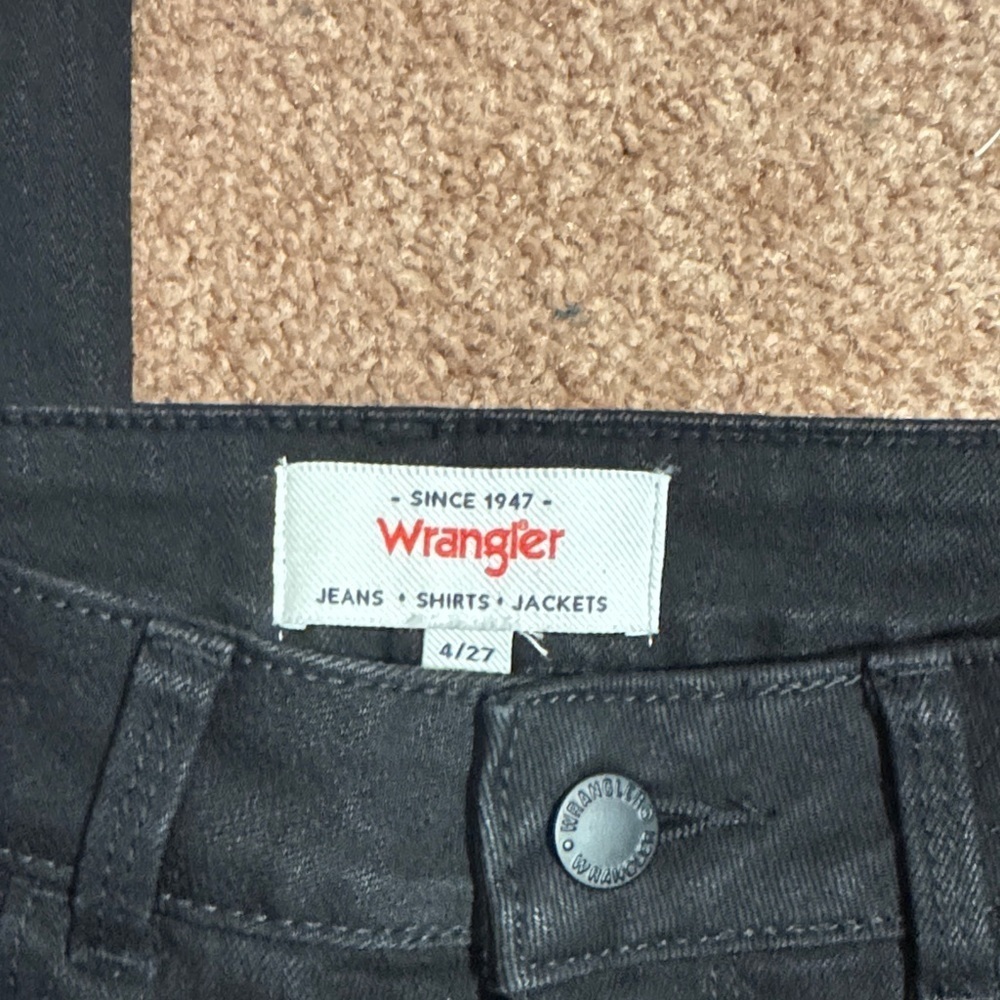 Wrangler Women's Classic Black Straight Leg Jeans - Picture 2 of 4